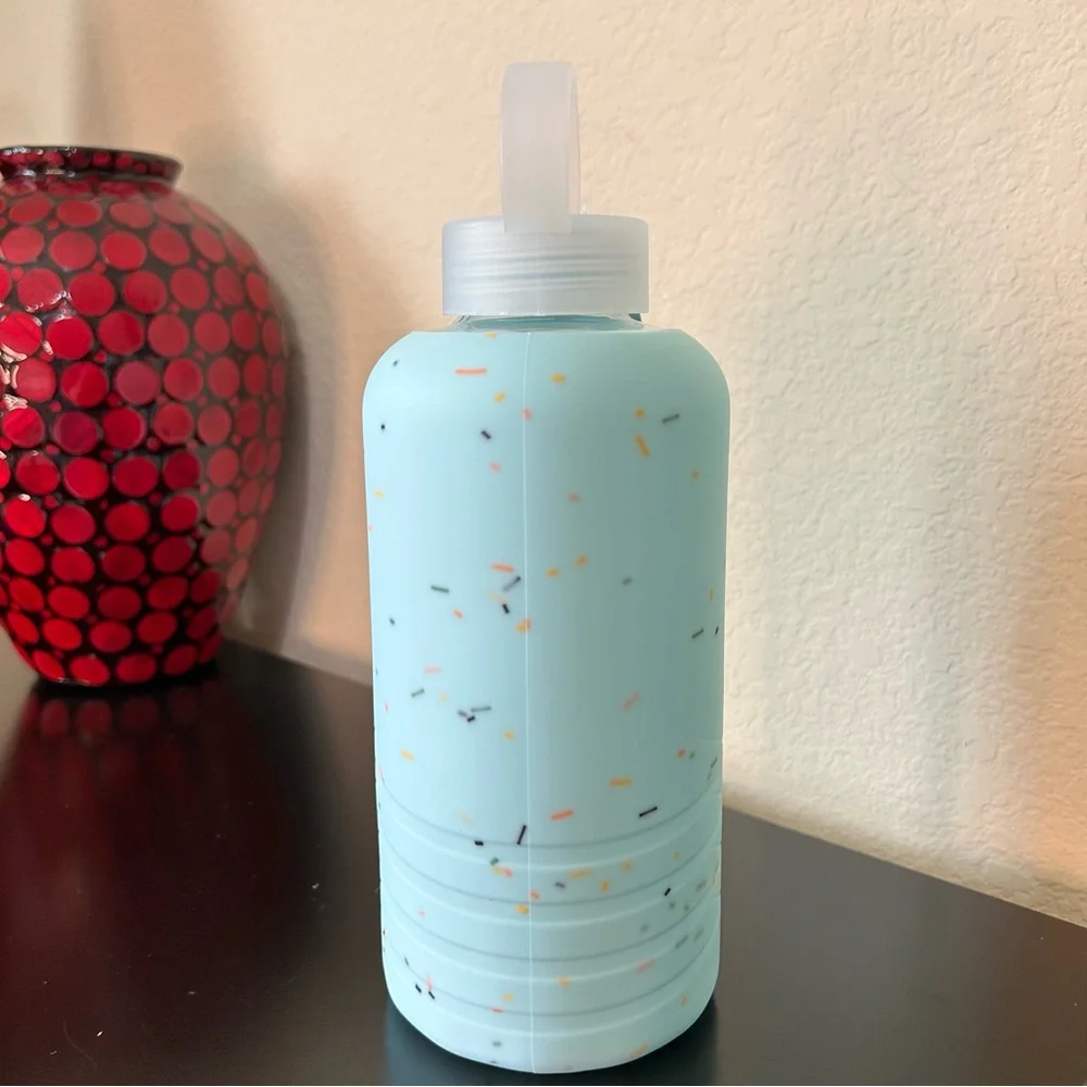 32 oz Glass Water Bottle with Blue Confetti Silicon Sleeve - Picture 4 of 15